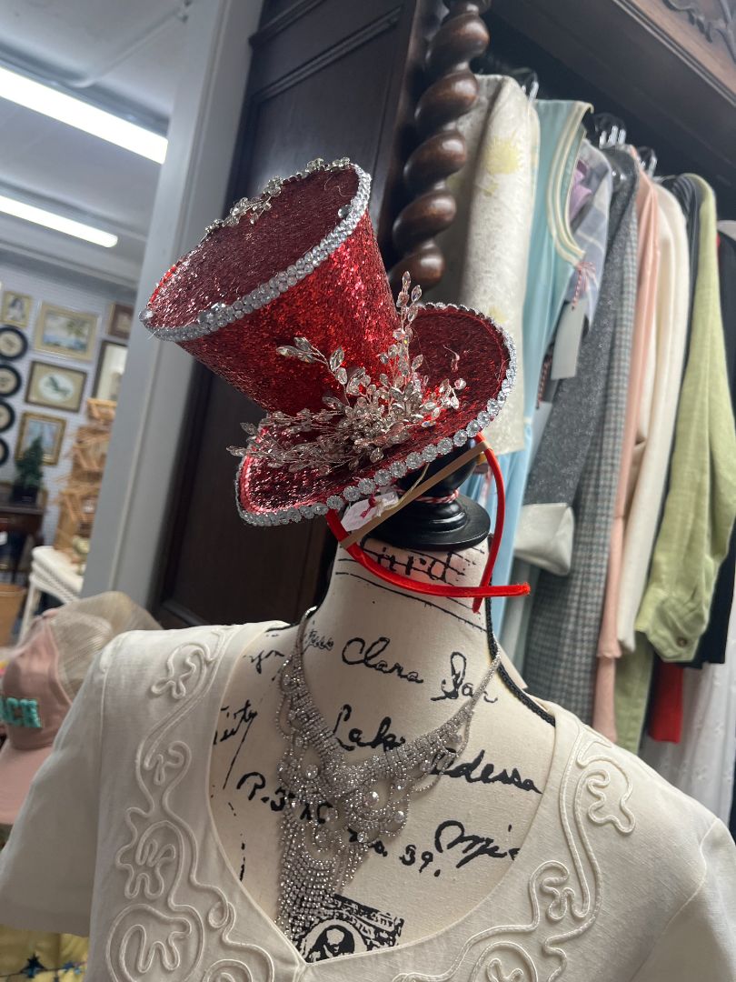 HM Artisan Red Fascinator-New