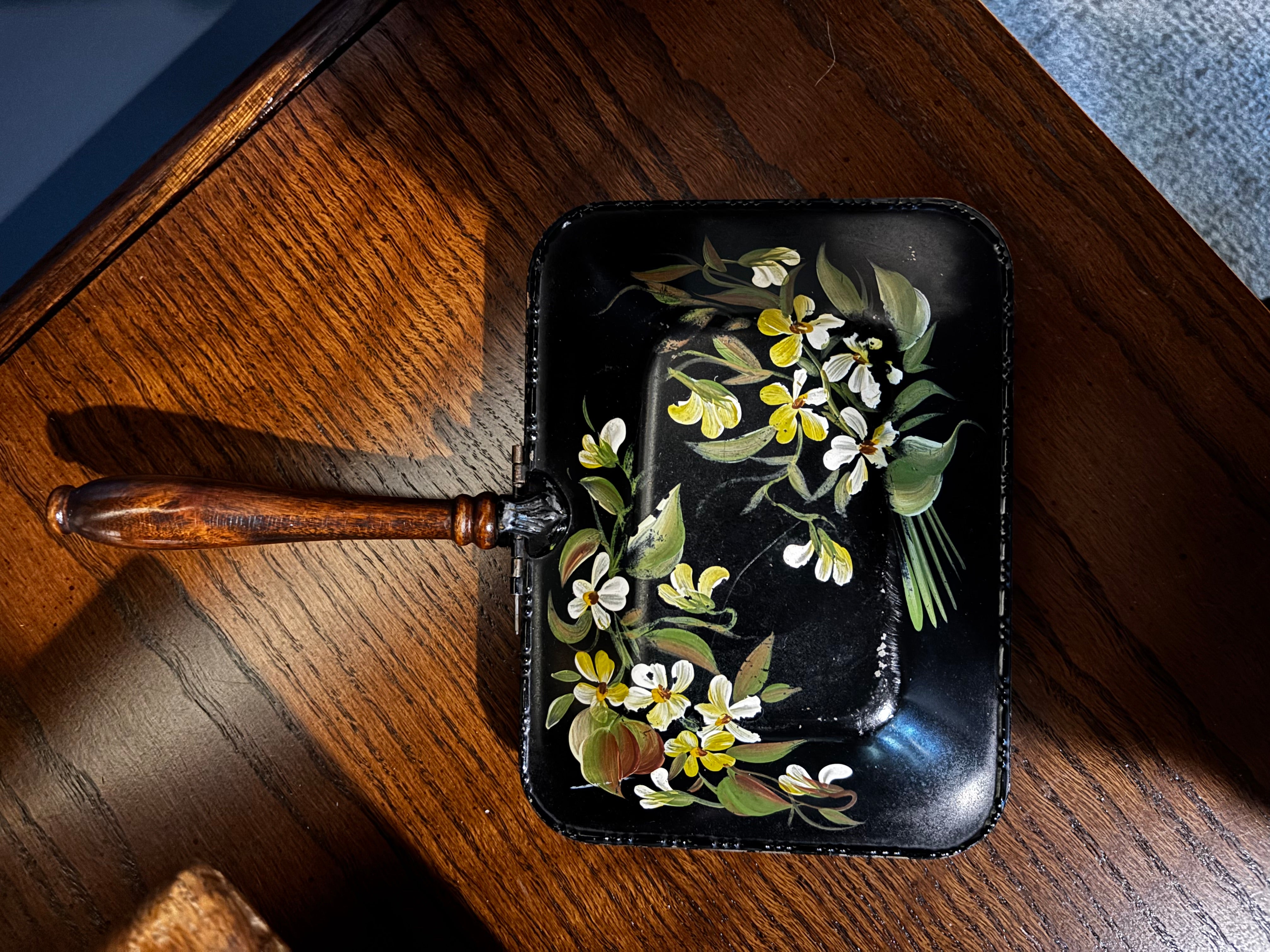 hand painted silent butler crumb catcher by Pilgrim