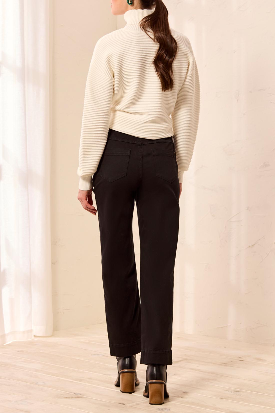 Timeless Edge Pants - Black