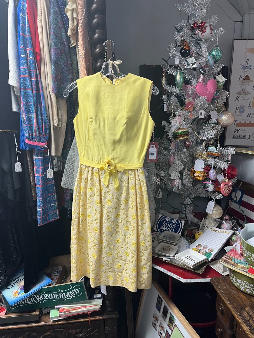 VTG 'Dress Up Ronnie' with Toile 1/2 Slip