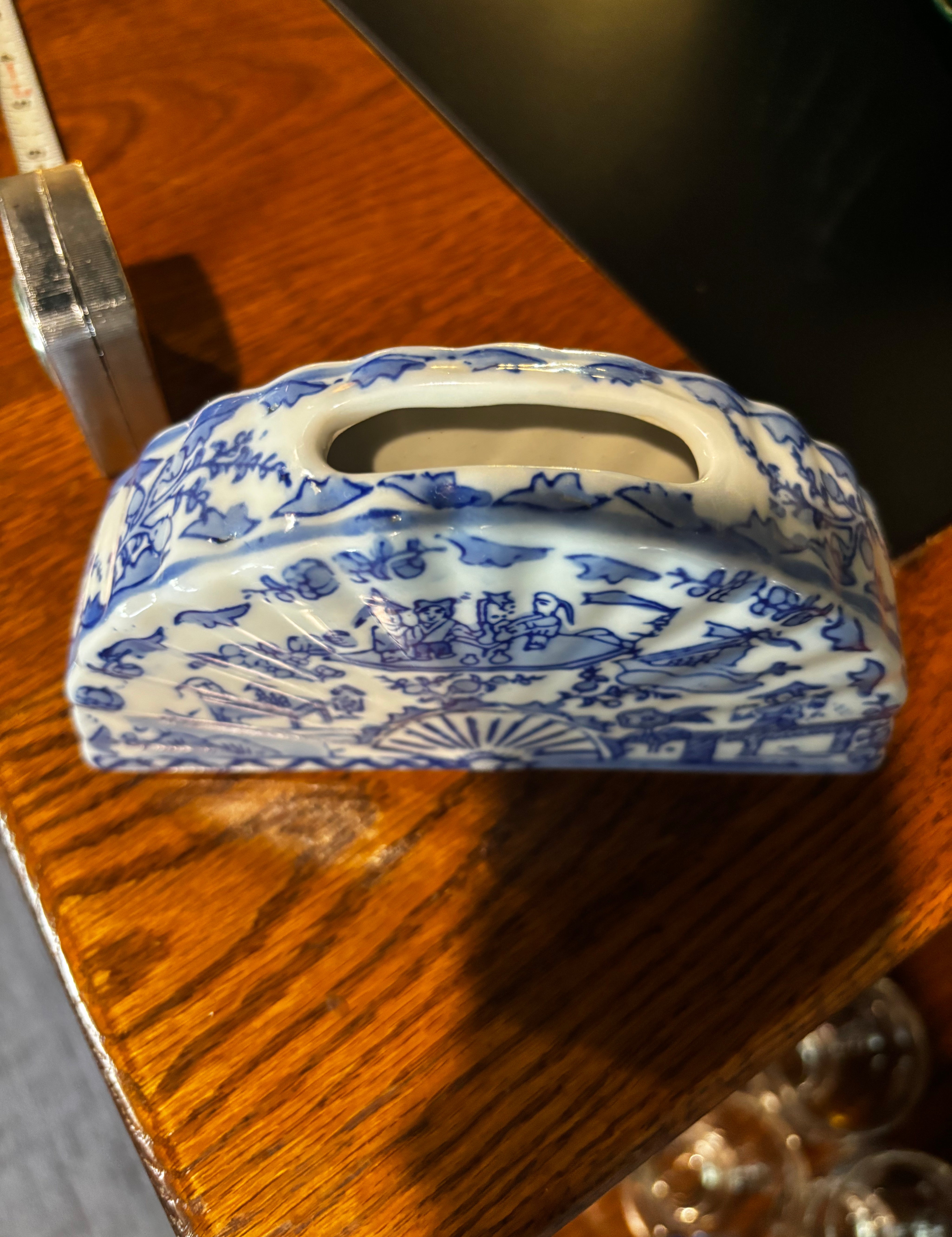 vintageporcelaincrescentvase2.jpg
