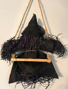 witch_20on_20swing_203.jpg